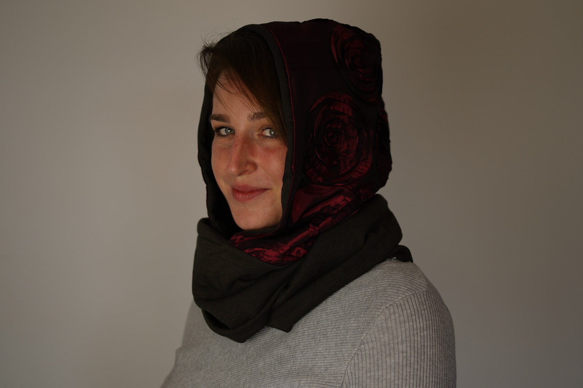 Sturmschal Schwarz Rot Rosen